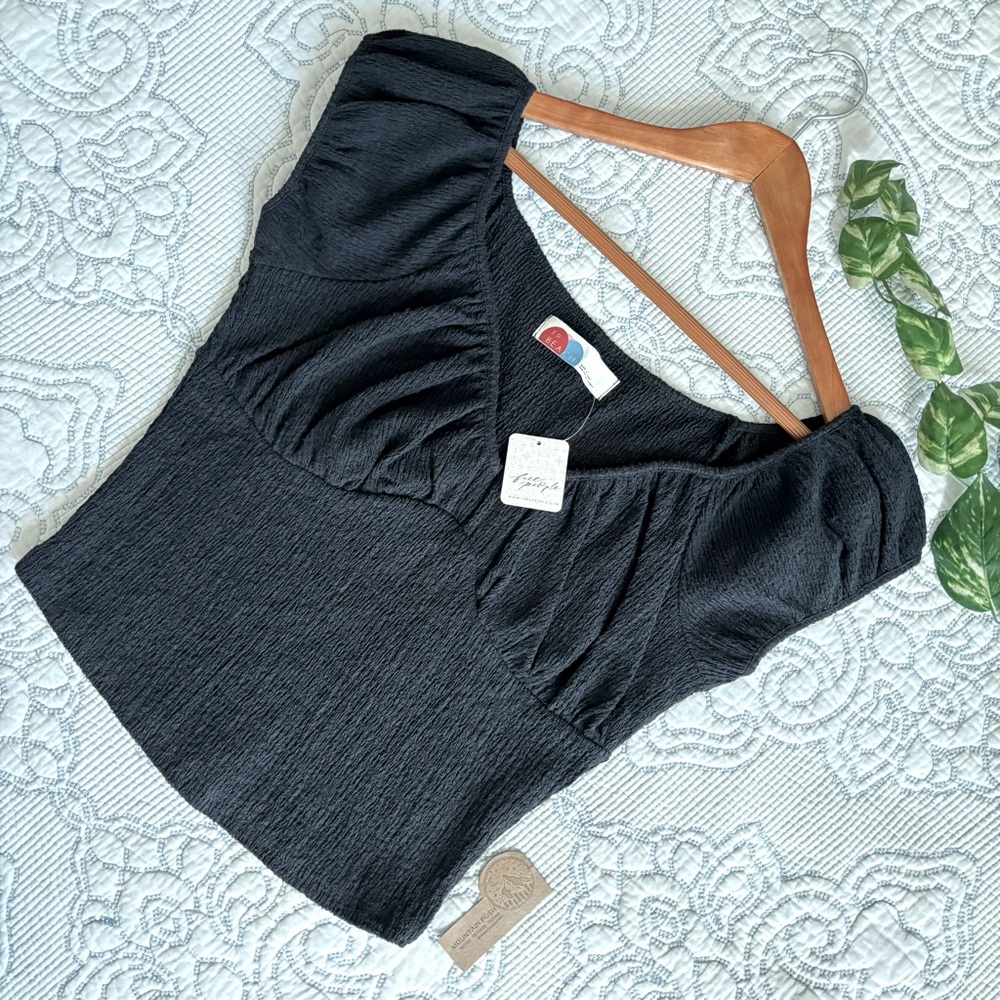 🆕 Free People Beach | Women’s Anette Cropped Black SweetHeart Cap Sleeve Tee L